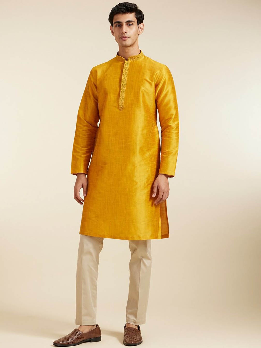 

Diwas by Manyavar Thread Work Mandarin Collar Straight Kurta, Mustard