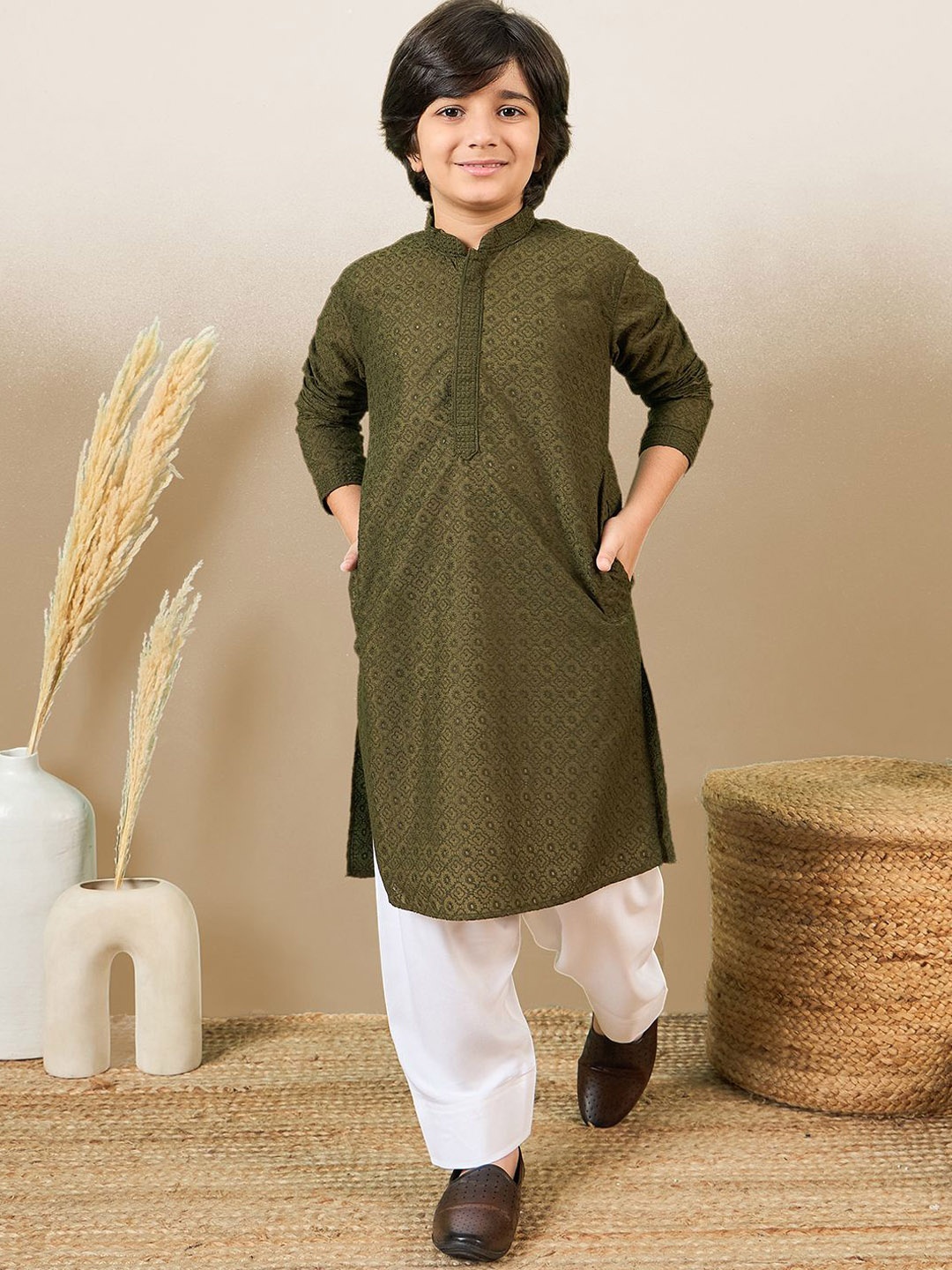 

Here&Now X Sanwara Boys Floral Embroidered Regular Chikankari Kurta with Patiala, Green