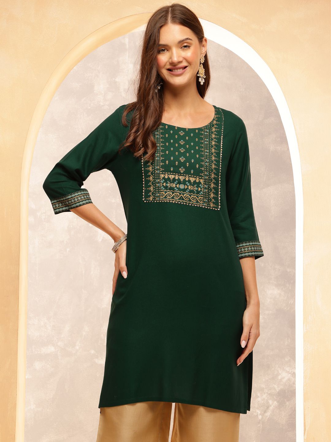 

Anouk Rustic Floral Printed Round Neck Straight Kurta, Green