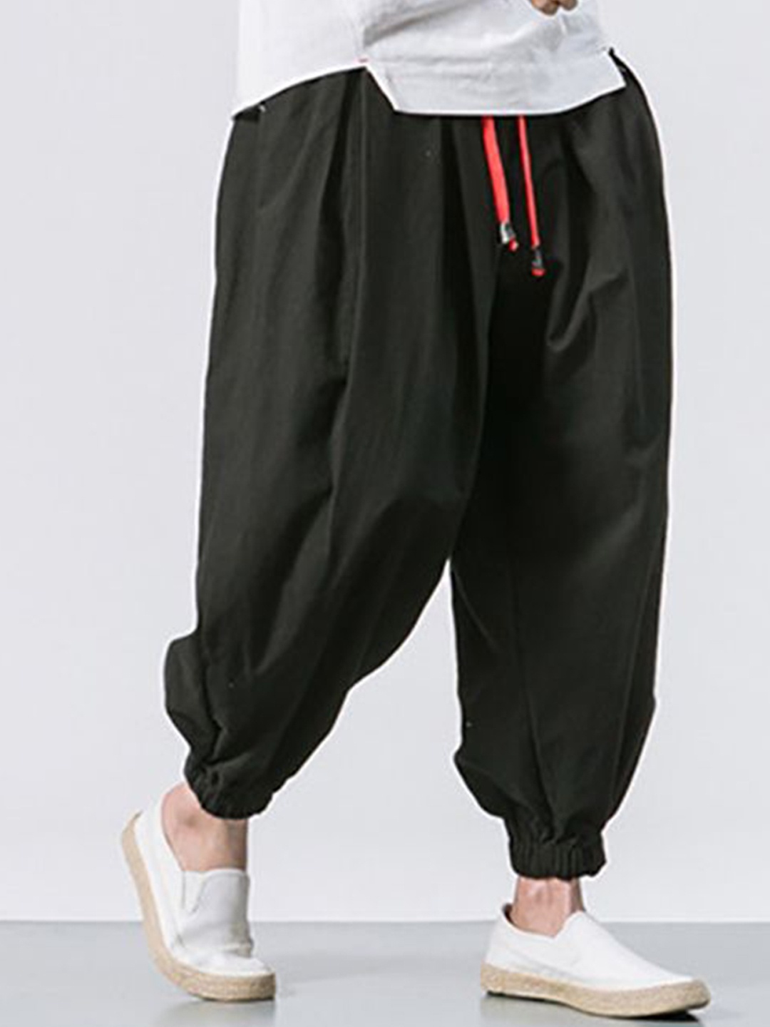 

StyleCast x Revolte Men Loose Fit Pleated Chinos Trousers, Black