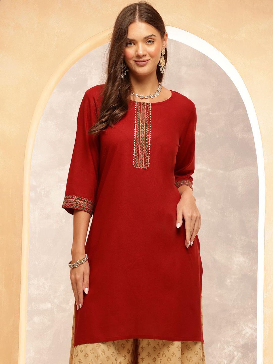 

Anouk Rustic Round Neck Three-Quarter Sleeves Straight Kurta, Maroon