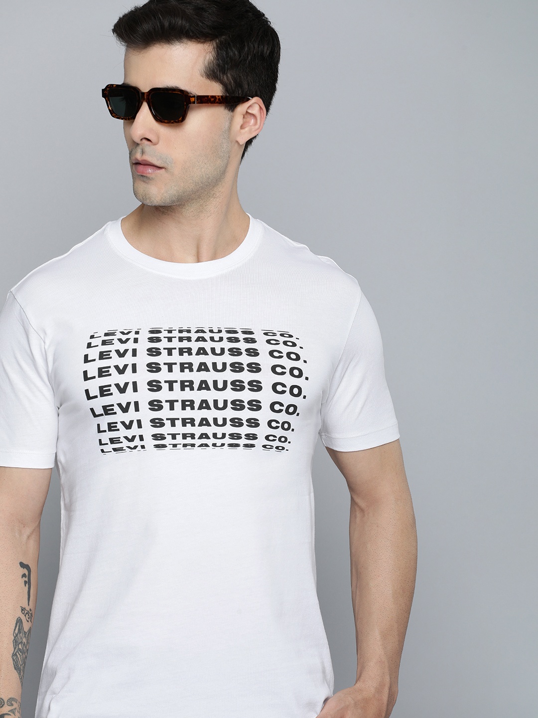 

Levis Pure Cotton Brand Logo Printed Slim Fit T-shirt, White