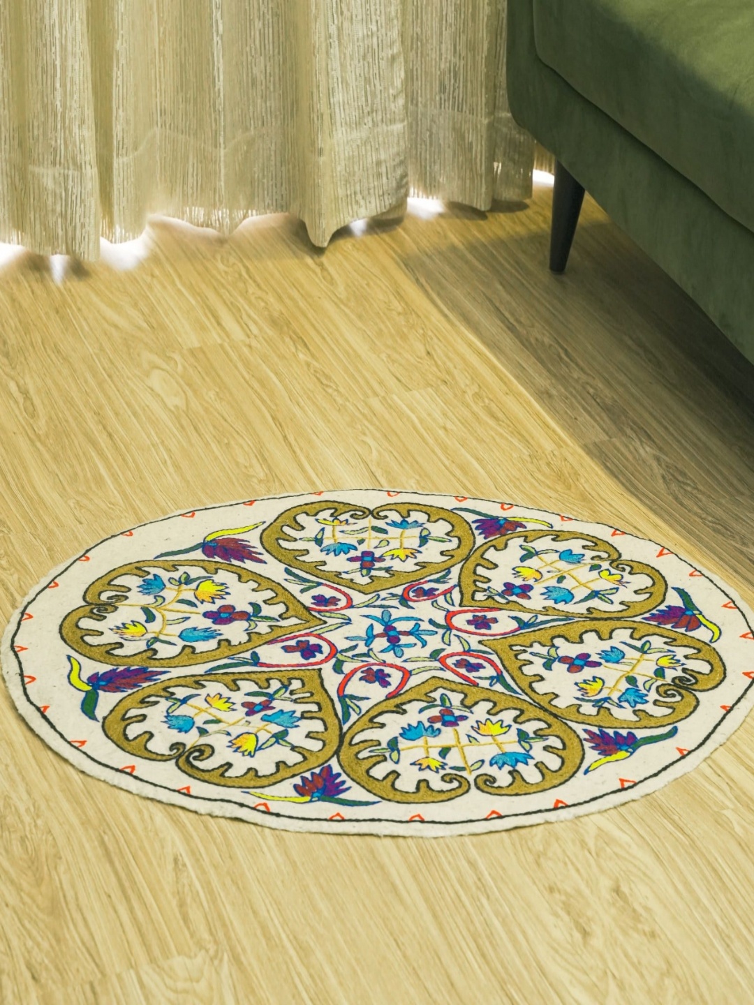 

Swadeh Round Rug - Euphoria Expression, White