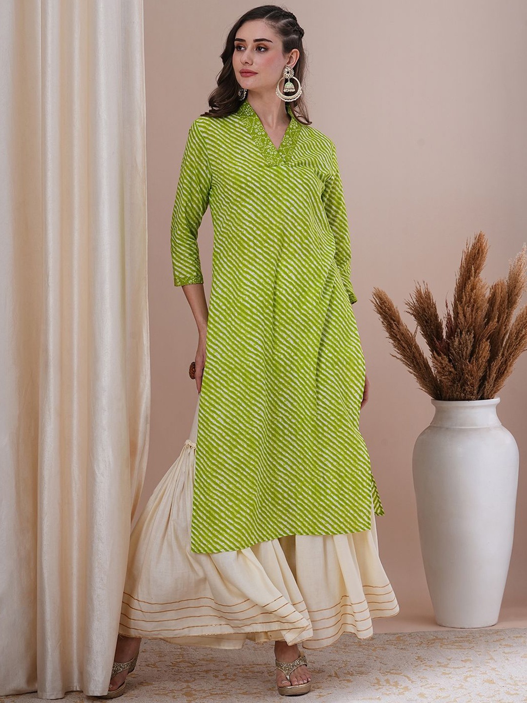 

FASHOR Women Leheriya Printed Sequinned Kurta, Green