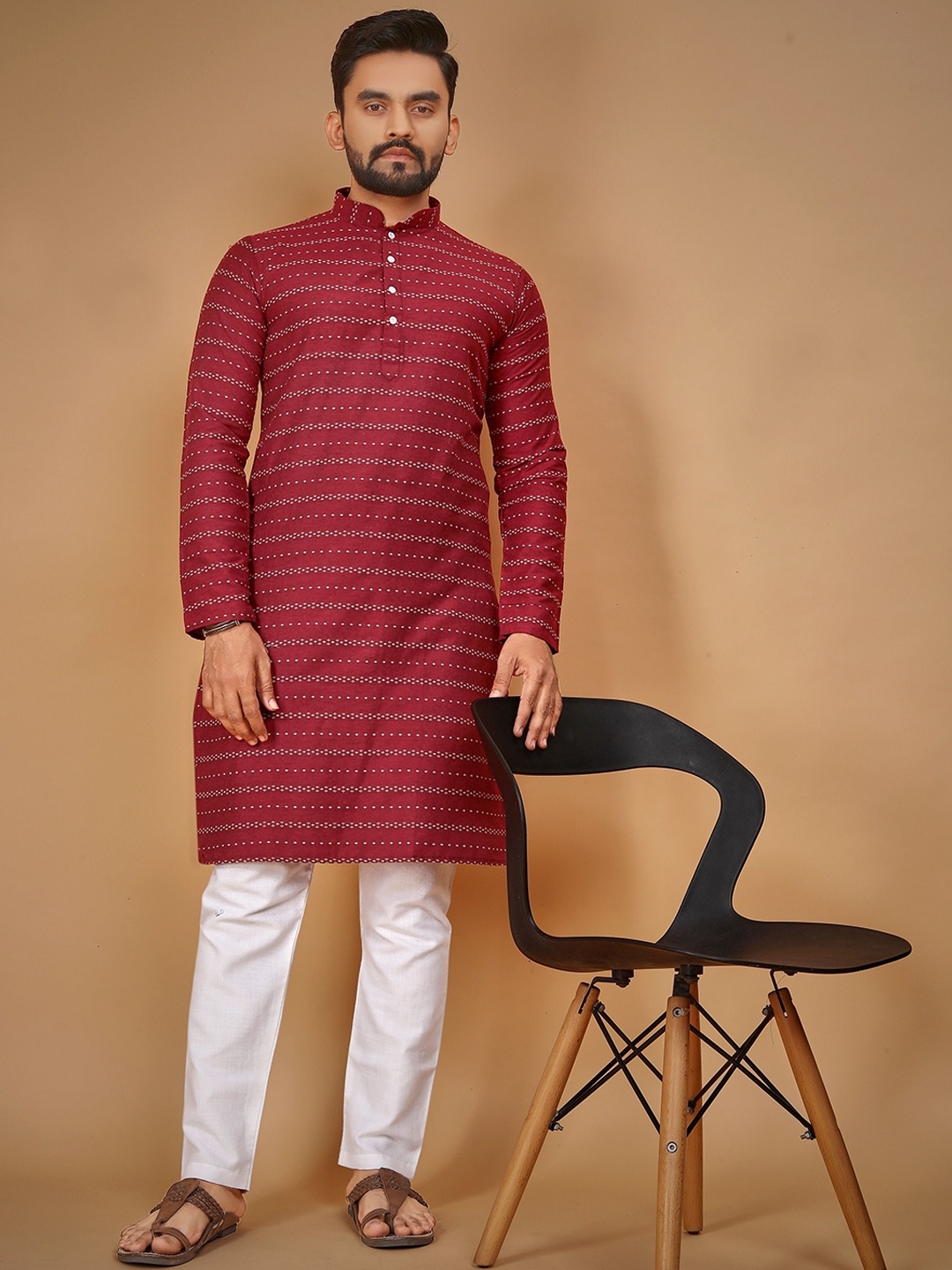 

Zurika Fashion Men Printed Thread Work Kurta, Maroon