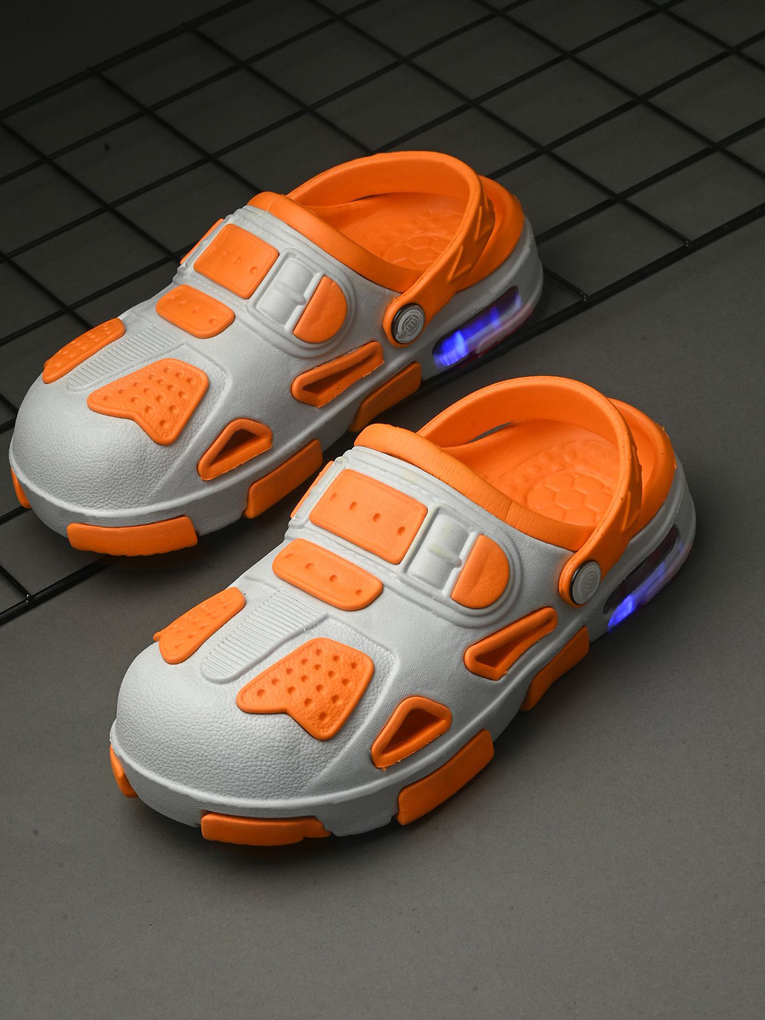 

BIRDE Boys Clogs, Orange