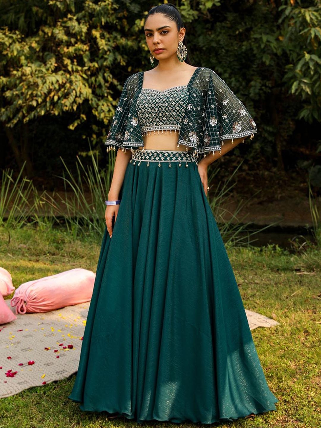 

AJIESH OBEROI Embroidered Crop Jacket With Skirt Co-Ords, Green