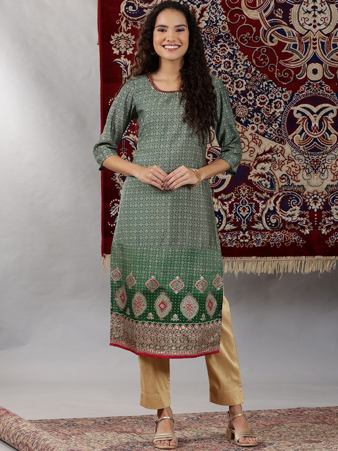 

AURELIA Women Printed Sequinned Kurta, Green
