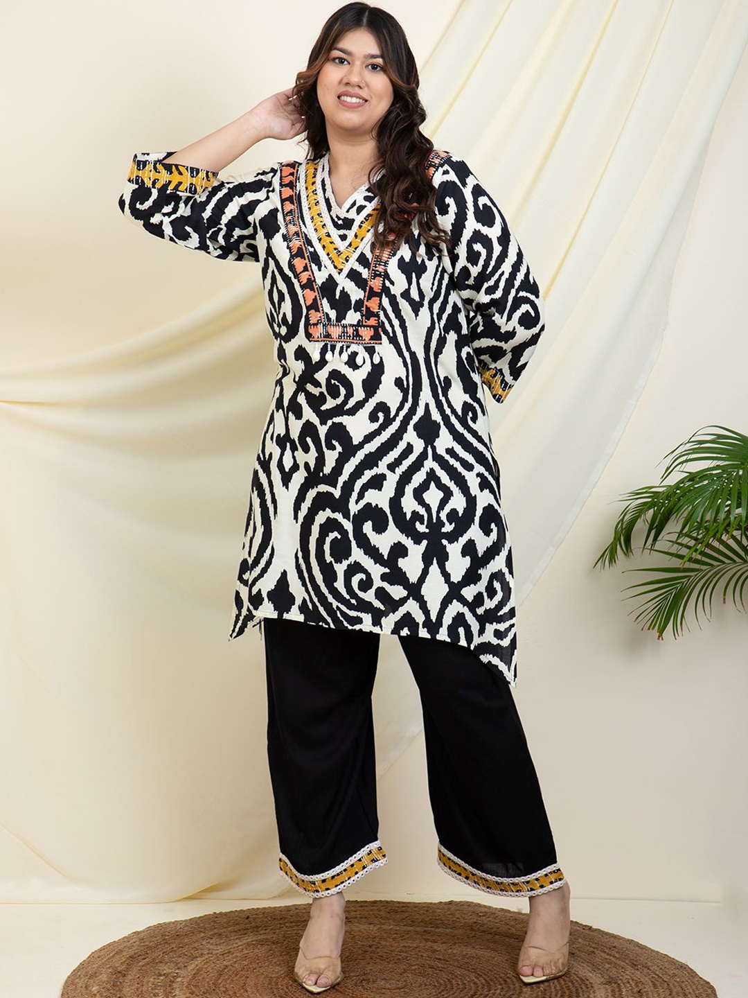 

DEEBACO Plus Size Abstract Printed Tunic With Palazzo, Black