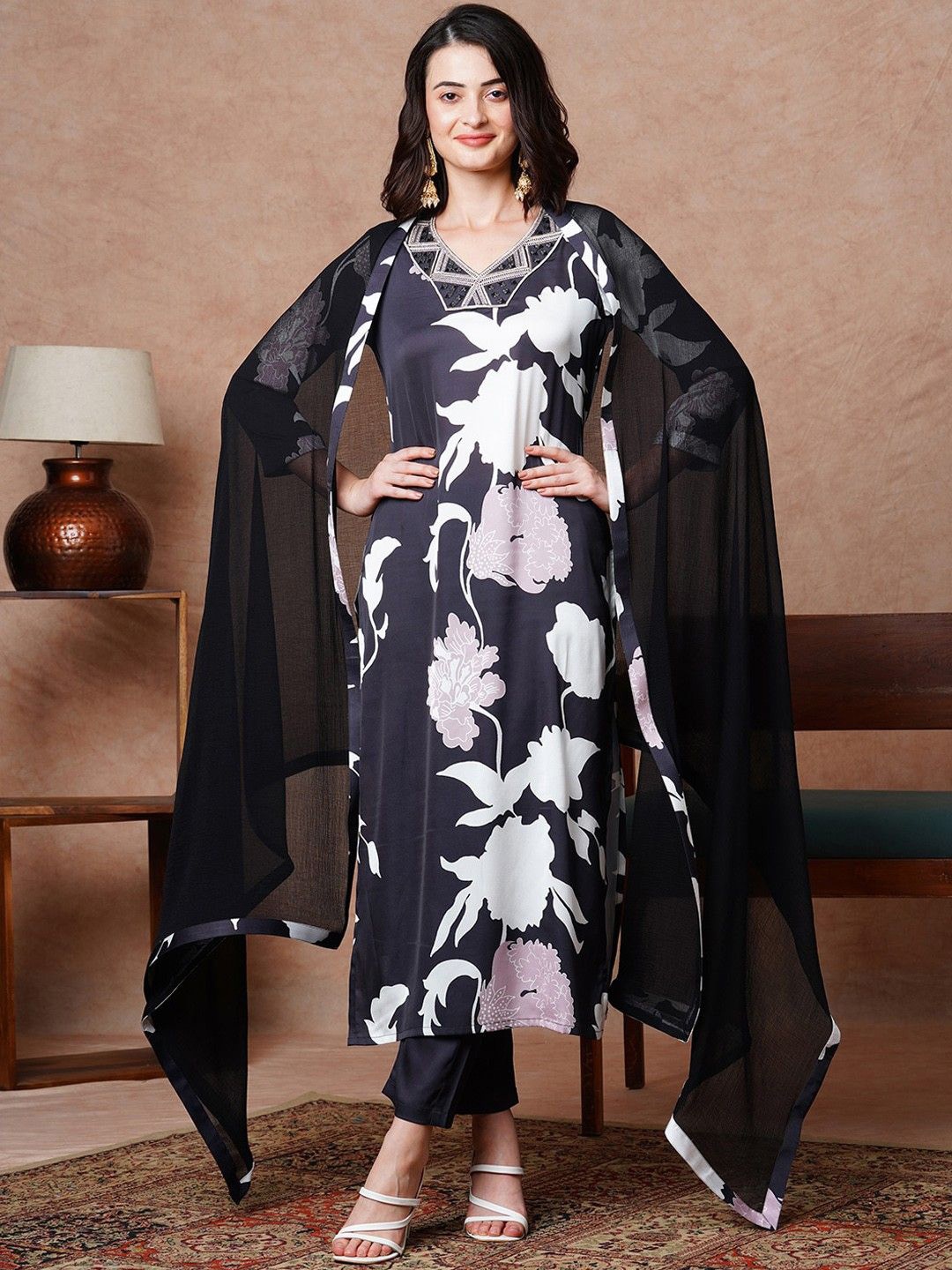 

GoSriKi Women Floral Printed Regular Kurta with Trousers & With Dupatta, Black