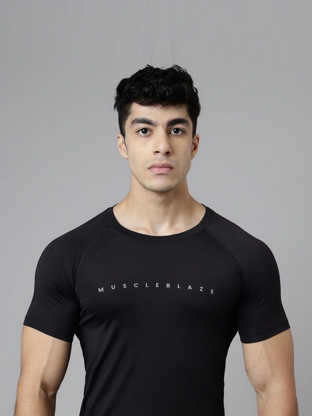 

MuscleBlaze Men Pockets Compression T-shirt, Black