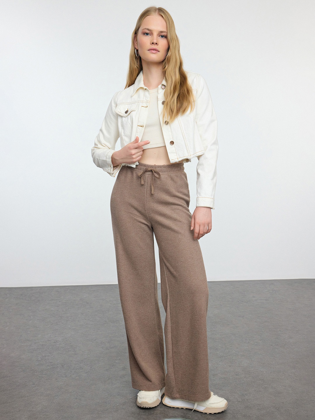 

Trendyol Women Trousers, Na