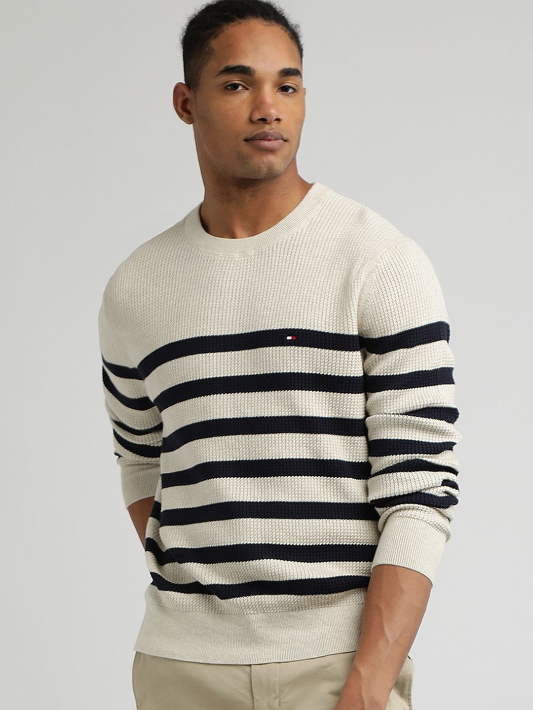 

Tommy Hilfiger Men Striped Pullover, White