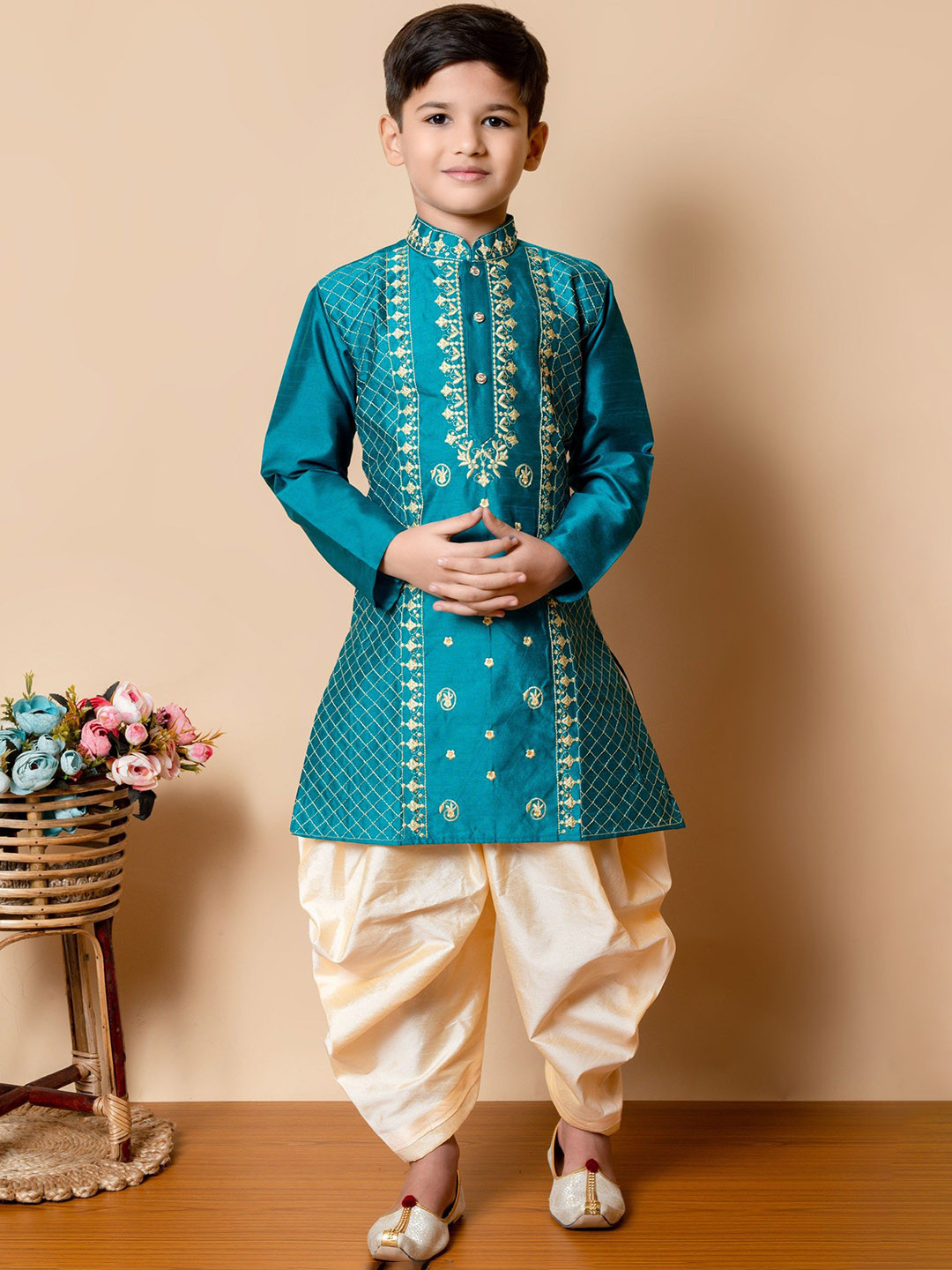 

NFC CREATION Boys Ethnic Motifs Embroidered Regular Thread Work Dupion Silk Kurta with Patiala, Green