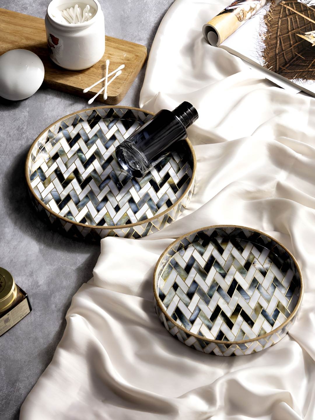 

DULI Silver Toned & Green Geometric Printed Wooden Serving Tray