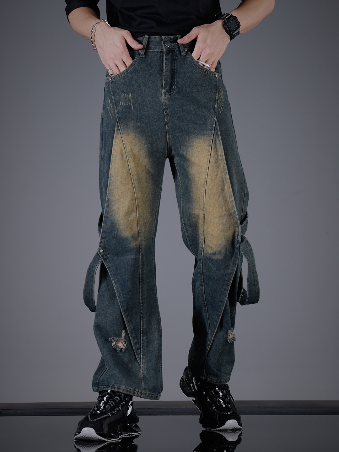 

SOKO STREET Men Flared Fit Mildly Distressed Light Fade Jeans, Blue