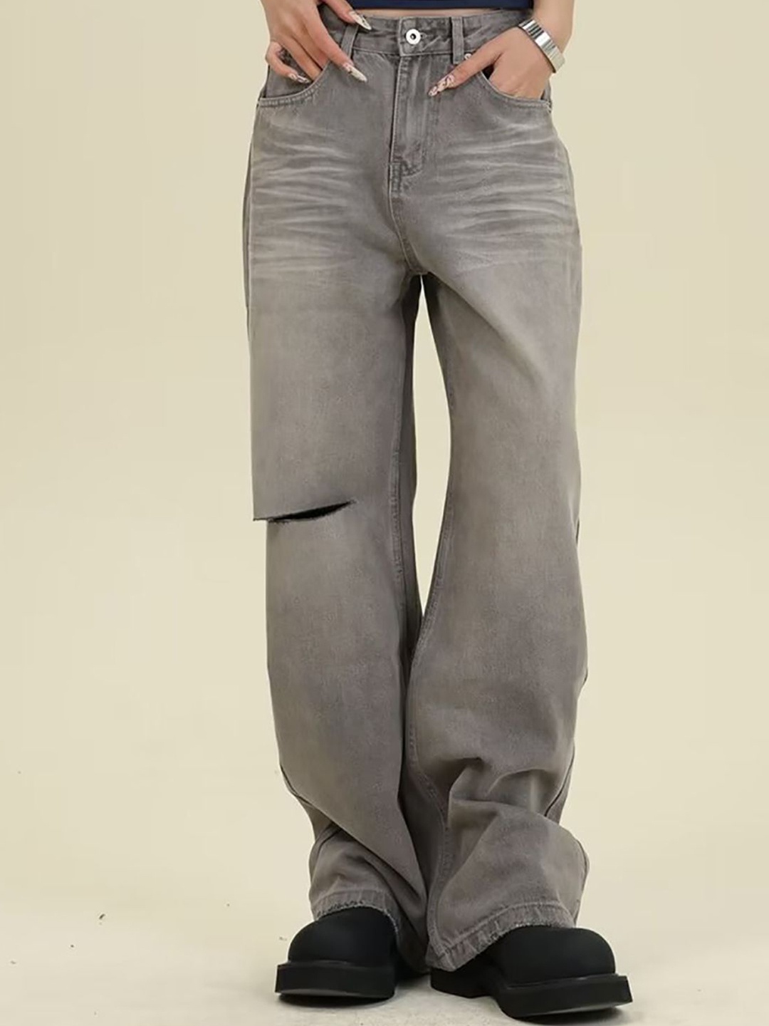 

StyleCast x Revolte Men Flared Slash Knee Light Fade Jeans, Grey