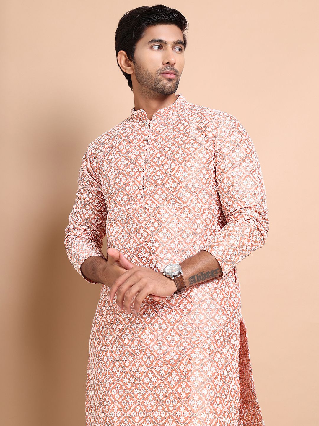 

Anouk Men Floral Embroidered Chikankari Kurta, Peach