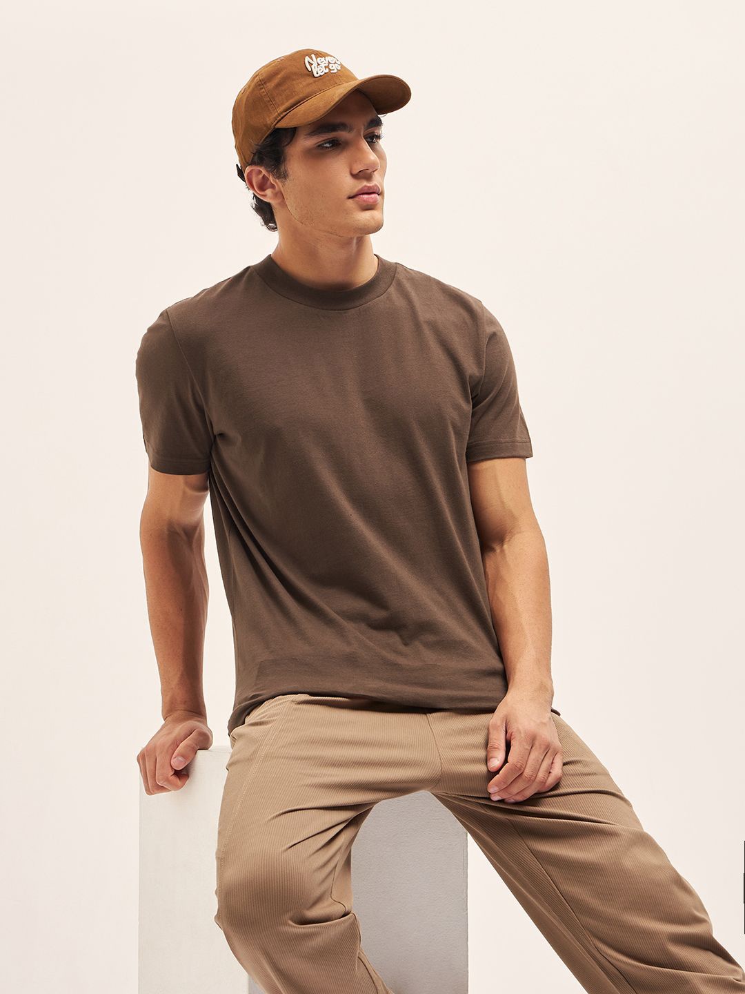 

THE BEAR HOUSE Men Solid Round Neck T-Shirt, Brown