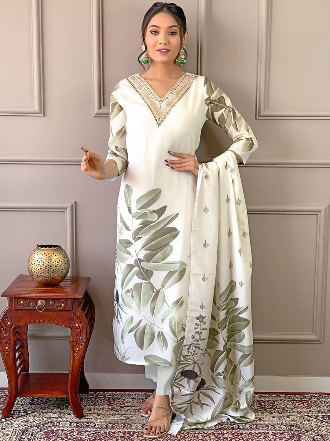 

S.K.C Ethnic Motifs Printed Sequinned V-Neck Straight Kurta With Trouser & Dupatta, Green