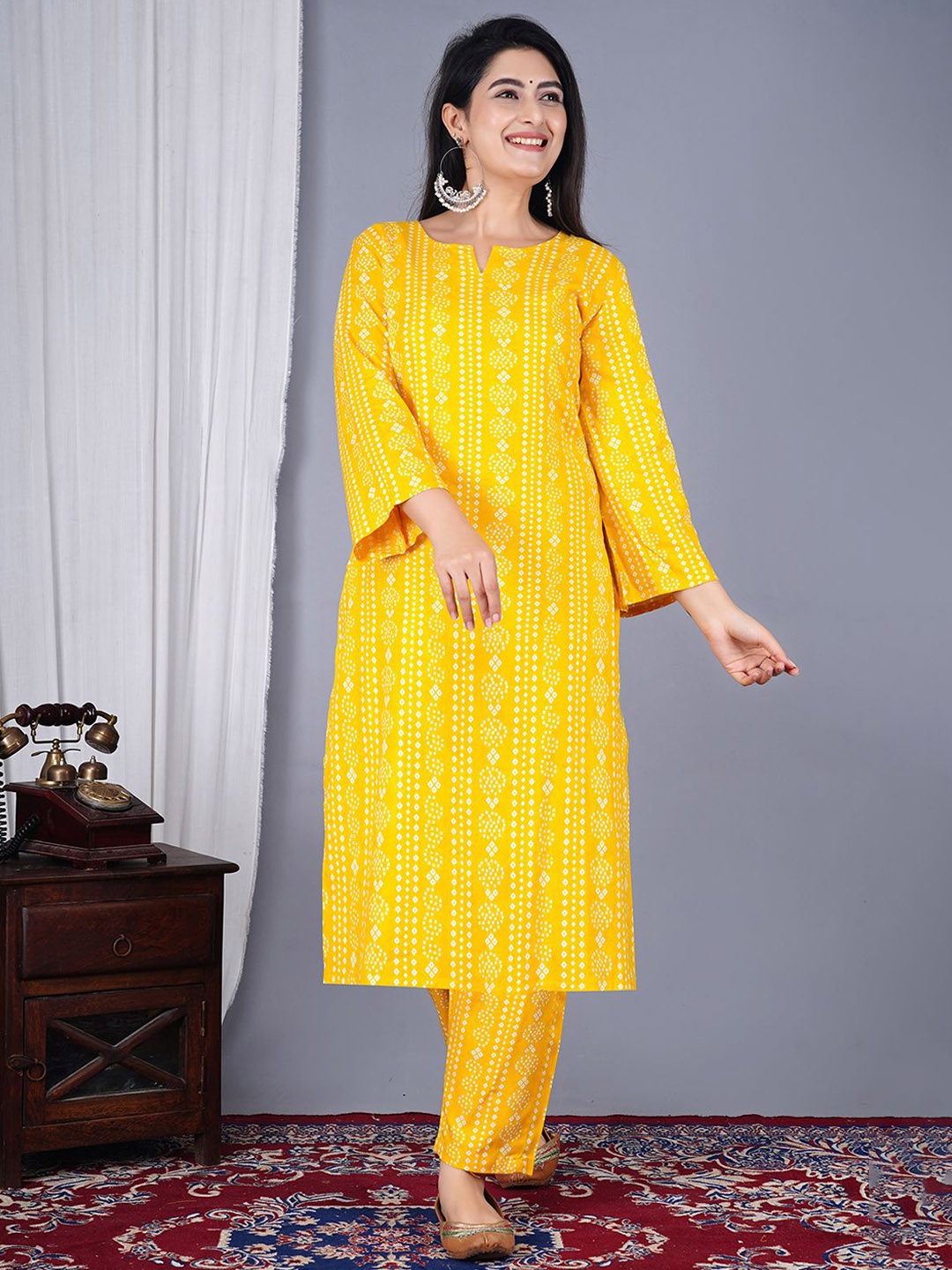 

MANOJAVA Women Bandhani Printed Regular Kurta with Trousers, Yellow