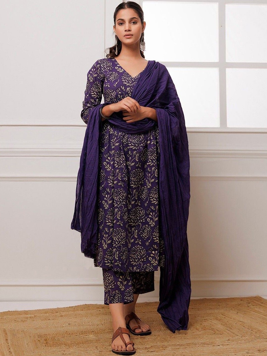 

GoSriKi Women Floral Printed Regular Kurta with Trousers & With Dupatta, Purple