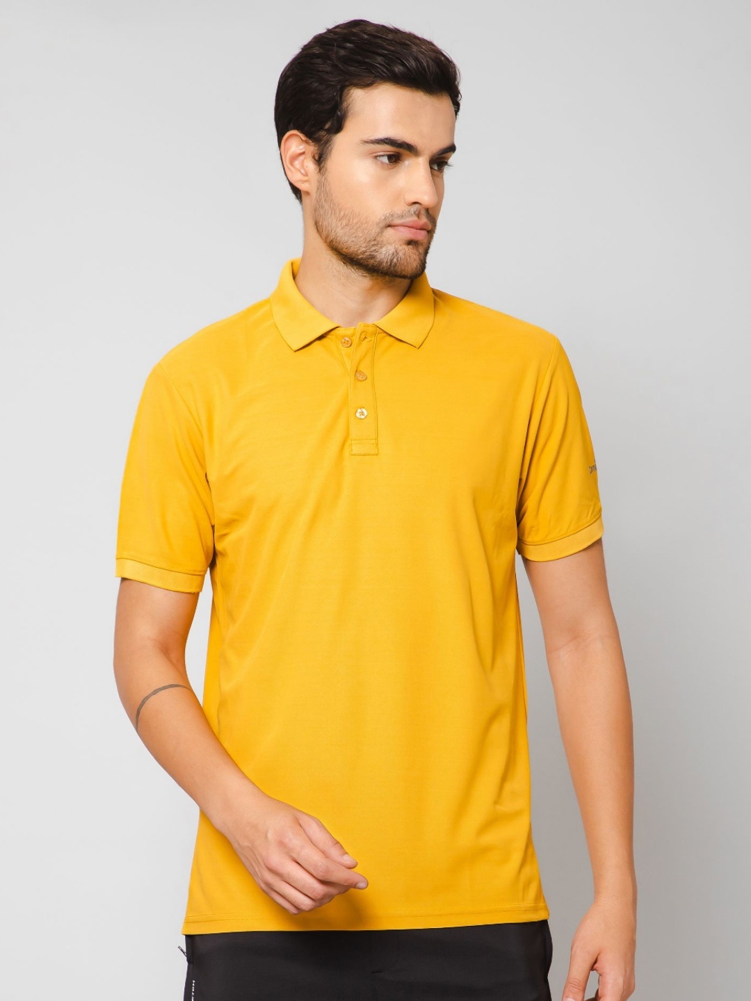 

Canjuice Men Solid Polo Collar T-shirt, Yellow
