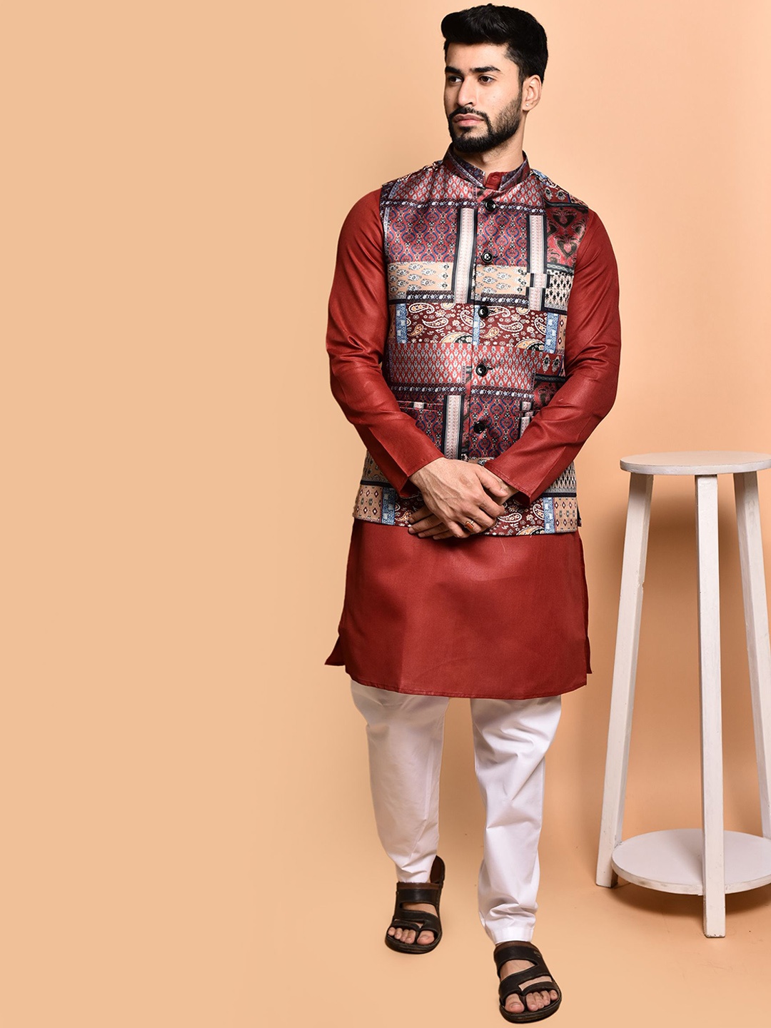 

PRINTCULTR Men Regular Pure Cotton Kurta with Trousers, Maroon