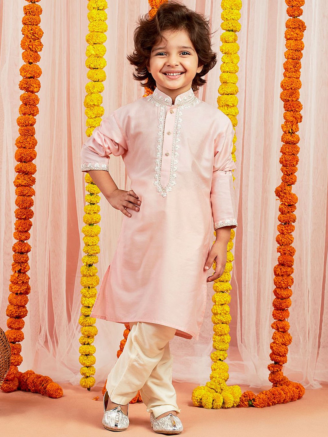 

VASTRAMAY Boys Floral Yoke Design Regular Thread Work Kurta With Pyjama, Pink