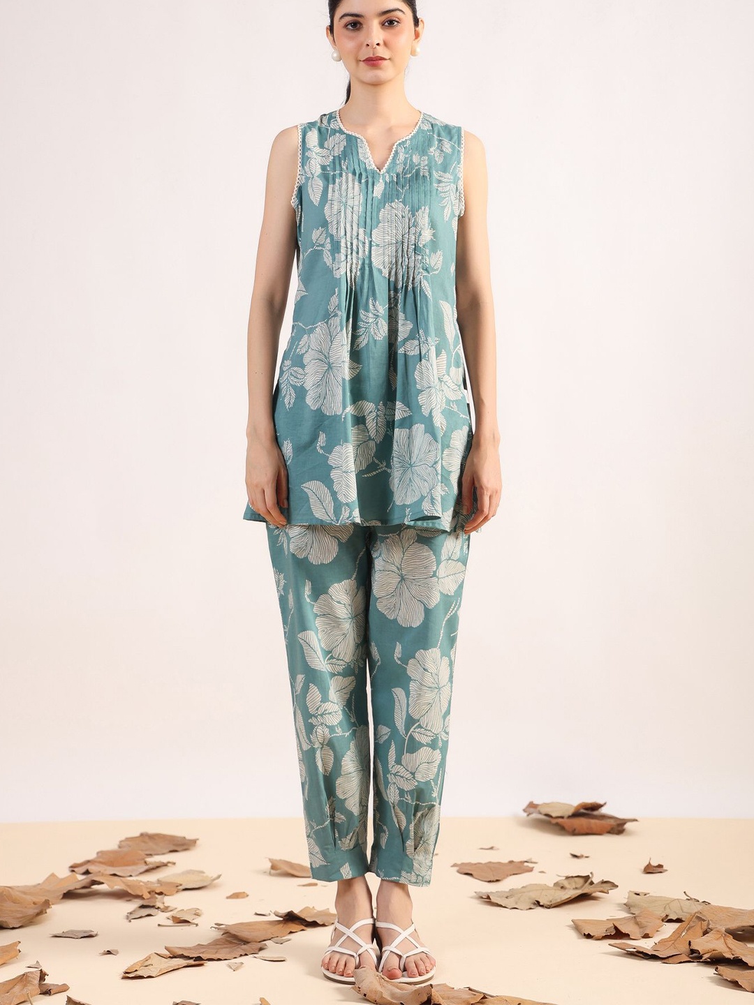 

JISORA Green Floral Printed Notch Neck Pure Cotton Tunic With Trousers