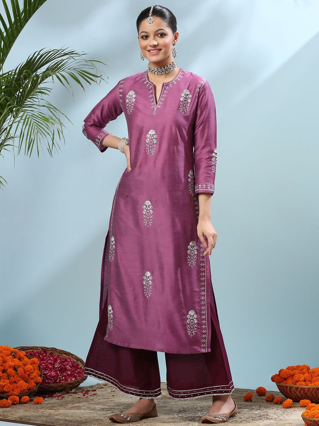 

Tahiliya Ethnic Motifs Embroidered Sequinned Cotton Silk Straight Kurta, Purple