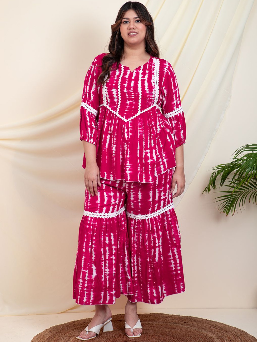 

DEEBACO Plus Size Tie & Dyed Printed Peplum Top With Sharara, Magenta
