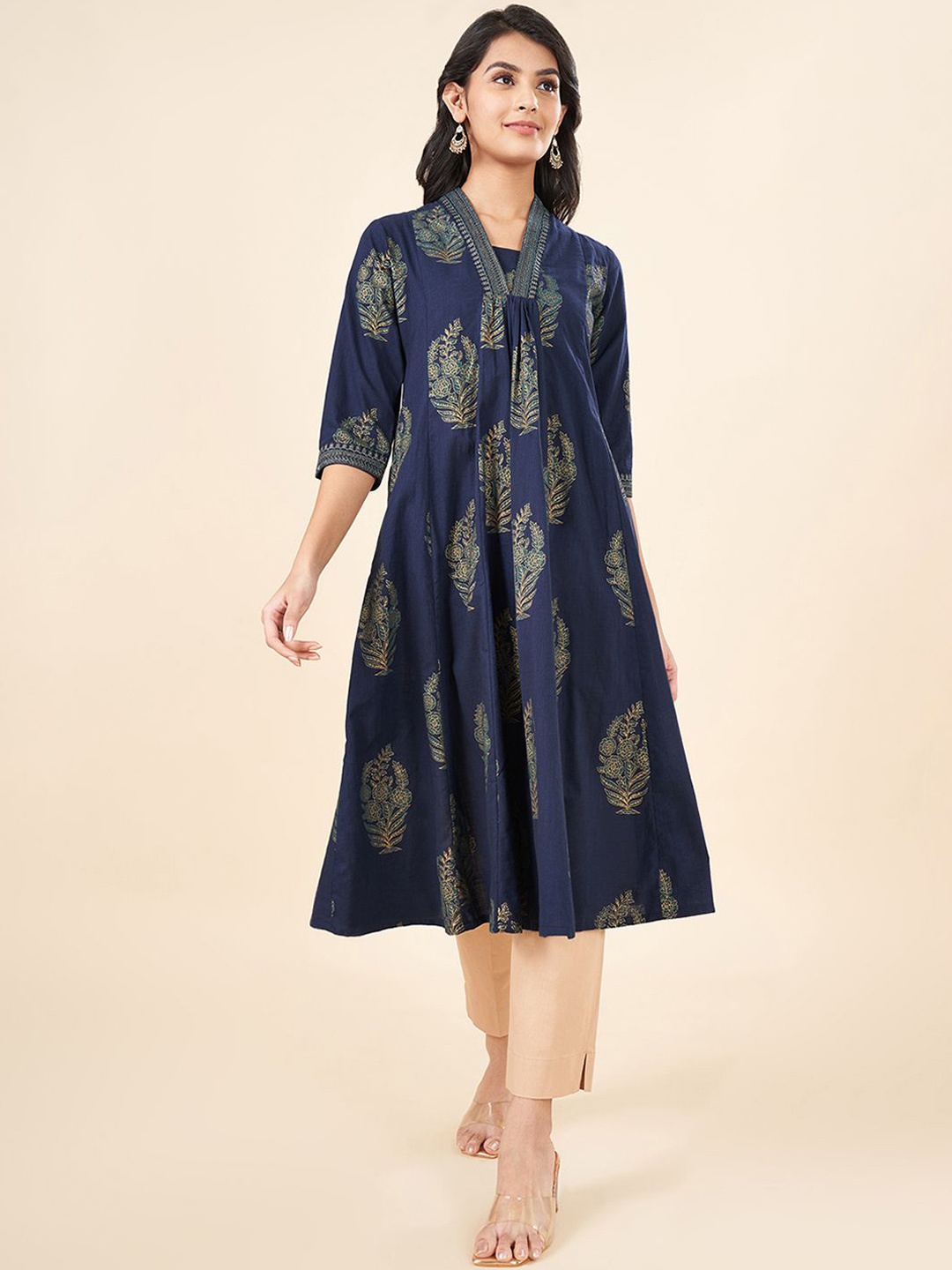 

RANGMANCH BY PANTALOONS Floral Embroidered Anarkali Kurta, Blue