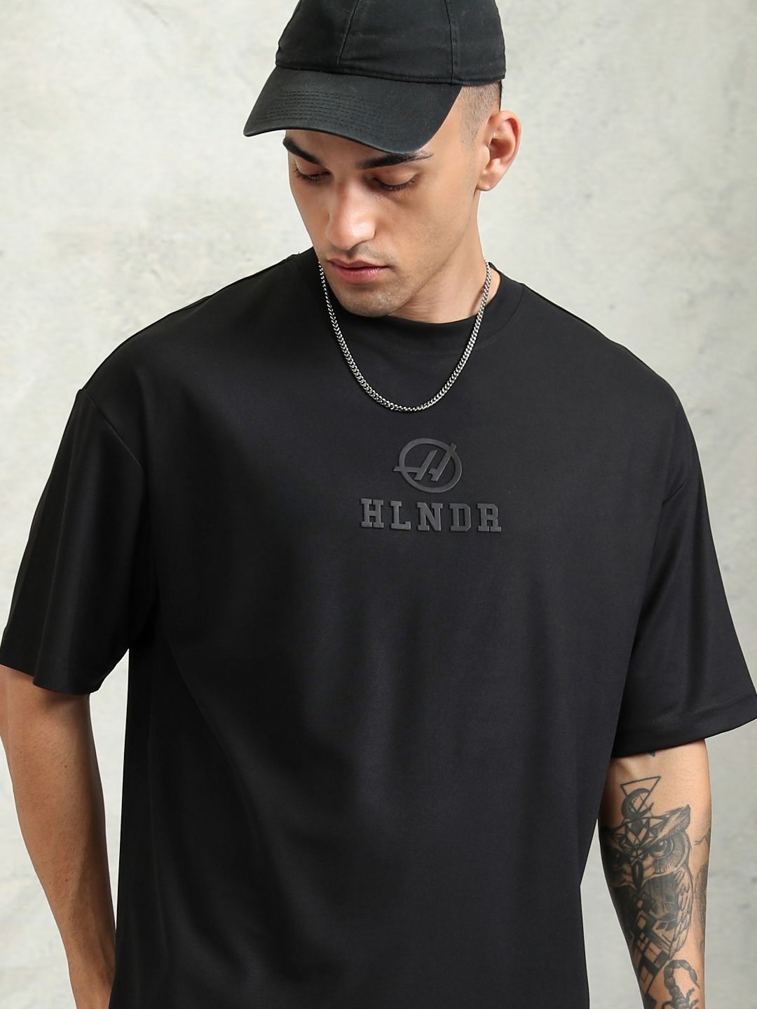 

HIGHLANDER Men Brand Logo Printed V-Neck T-shirt, Black