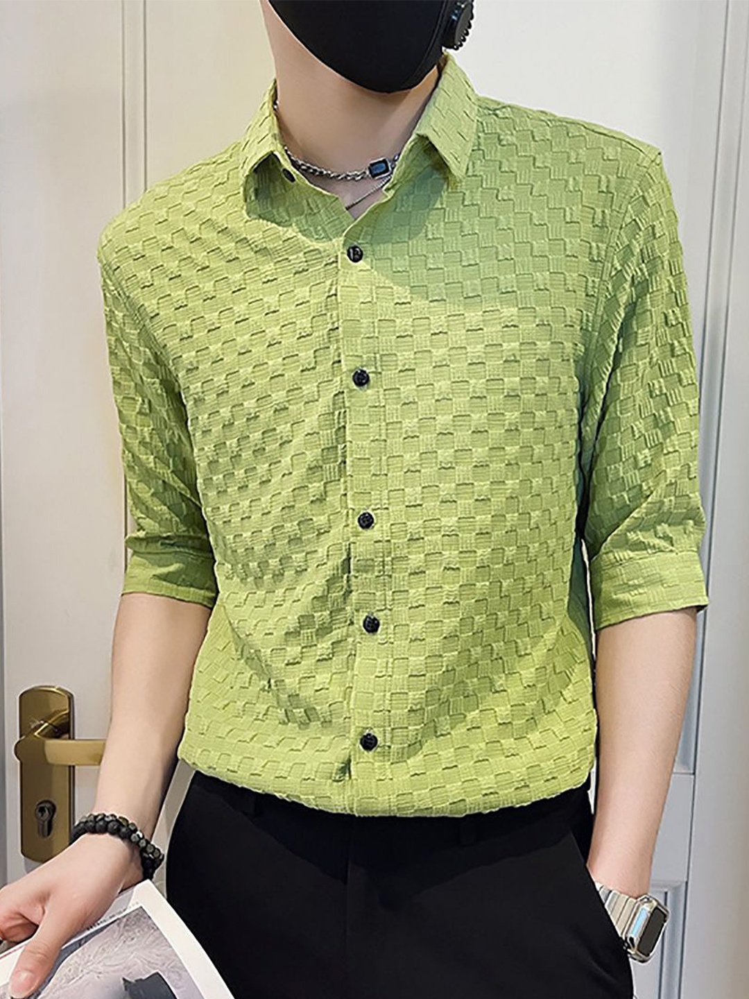 

StyleCast x Revolte Men Spread Collar Textured Formal Shirt, Green