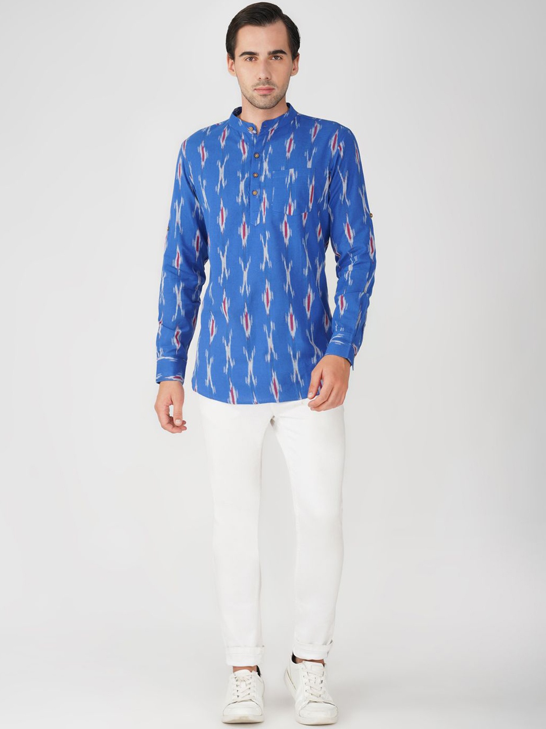

Vastraa Fusion Geometric Ikat Printed Pure Cotton Straight Short Kurta, Blue