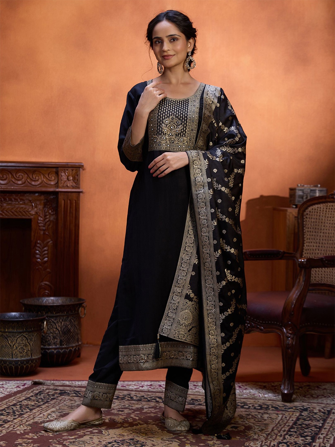 

WOMEN PLUS Ethnic Motifs Yoke Design Kurta with Trousers & Dupatta, Black