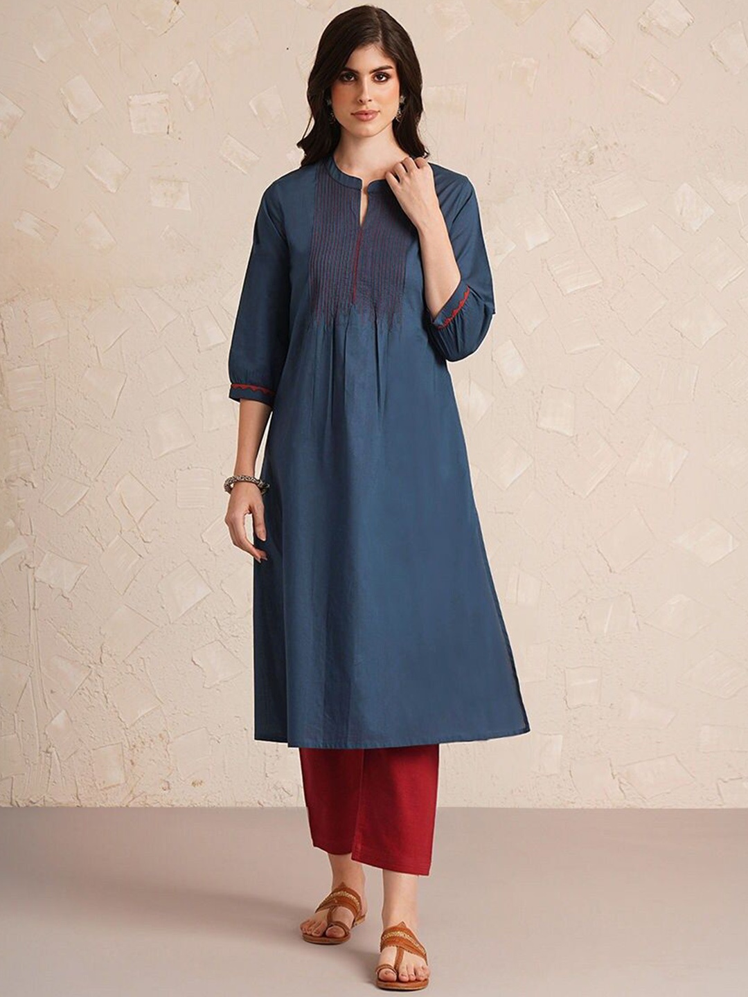 

JAYPORE Embellished Mandarin Collar Puff Sleeves Pure Cotton Straight Kurta, Navy blue