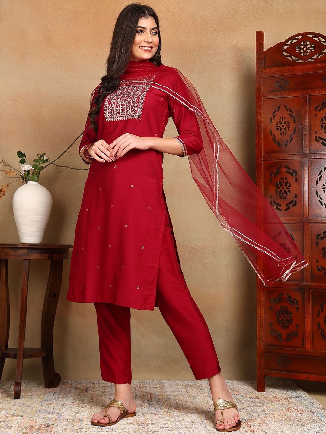 

AHIKA Women Floral Embroidered Regular Kurta with Trousers & With Dupatta, Maroon