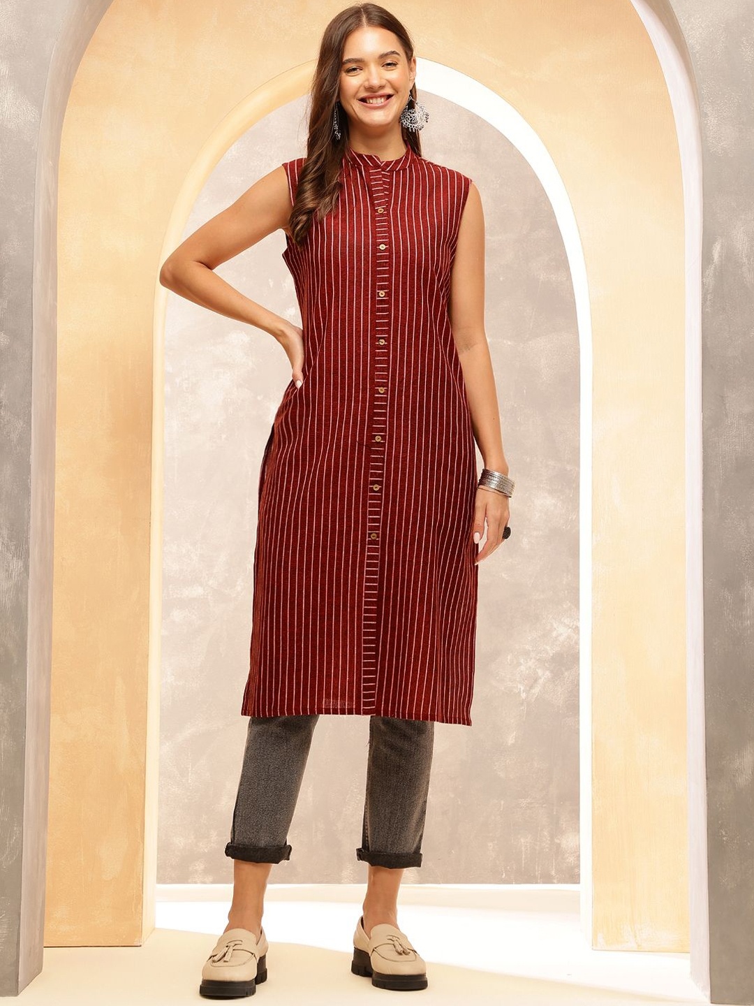 

Anouk Rustic Striped Mandarin Collar Neck sleeveless Viscose Rayon straight Kurta, Maroon