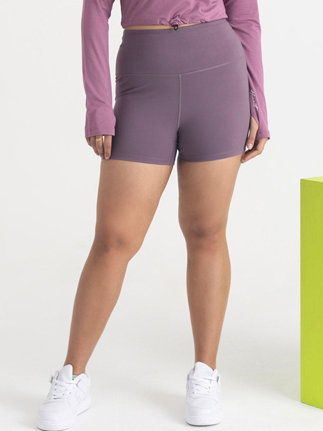 

Hunnit High Waist Quad Length Workout Shorts, Mauve