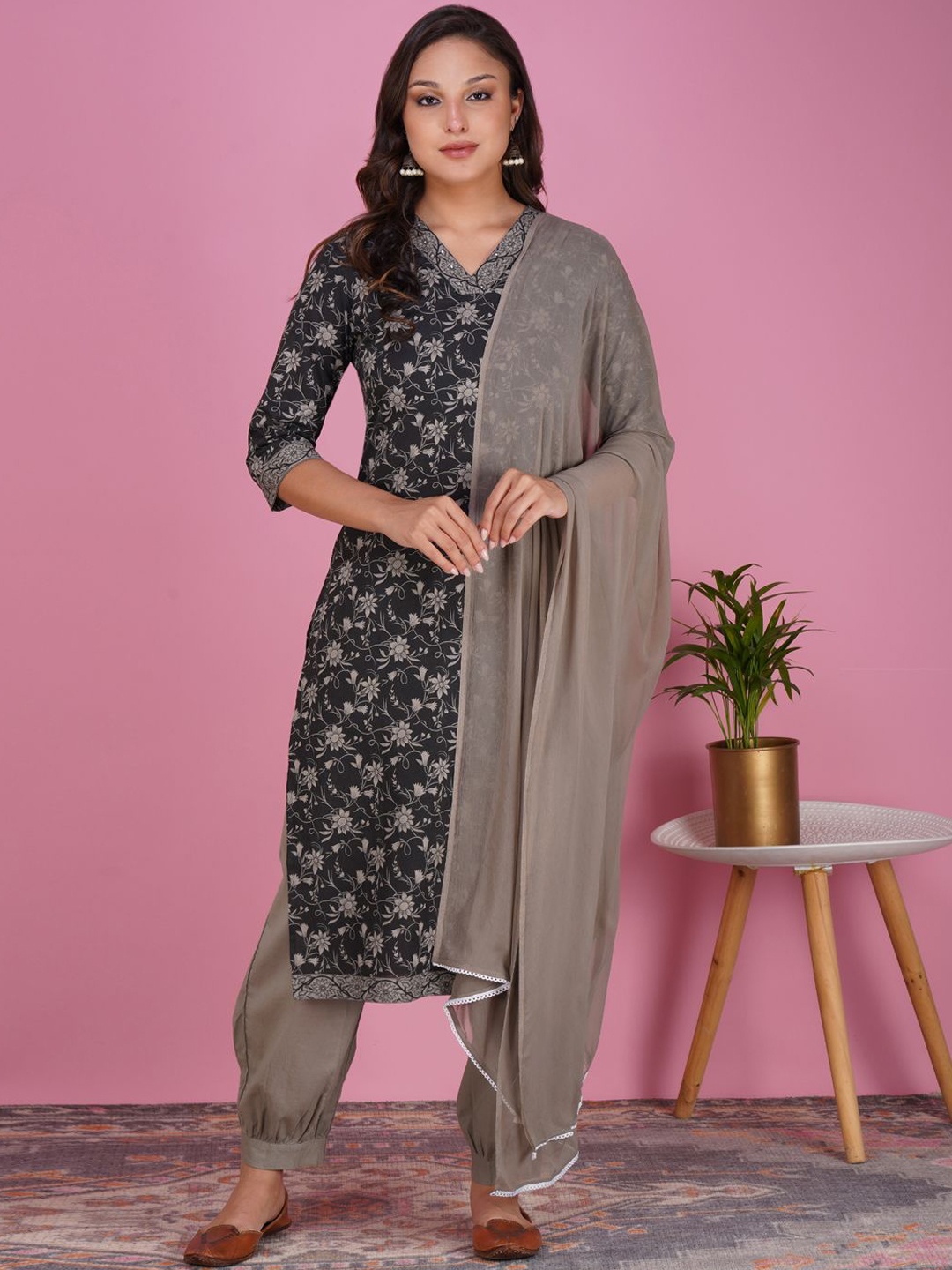 

METRO-FASHION Floral Printed Pure Cotton Straight Kurta With Salwar & Dupatta, Black