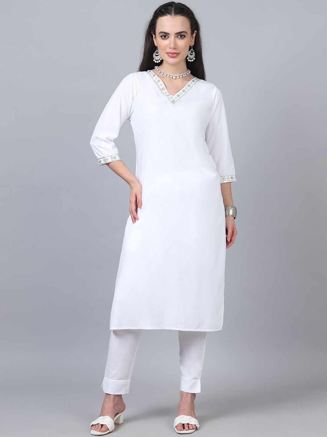 

FLAMBOYANT Women Embroidered Kurta, White