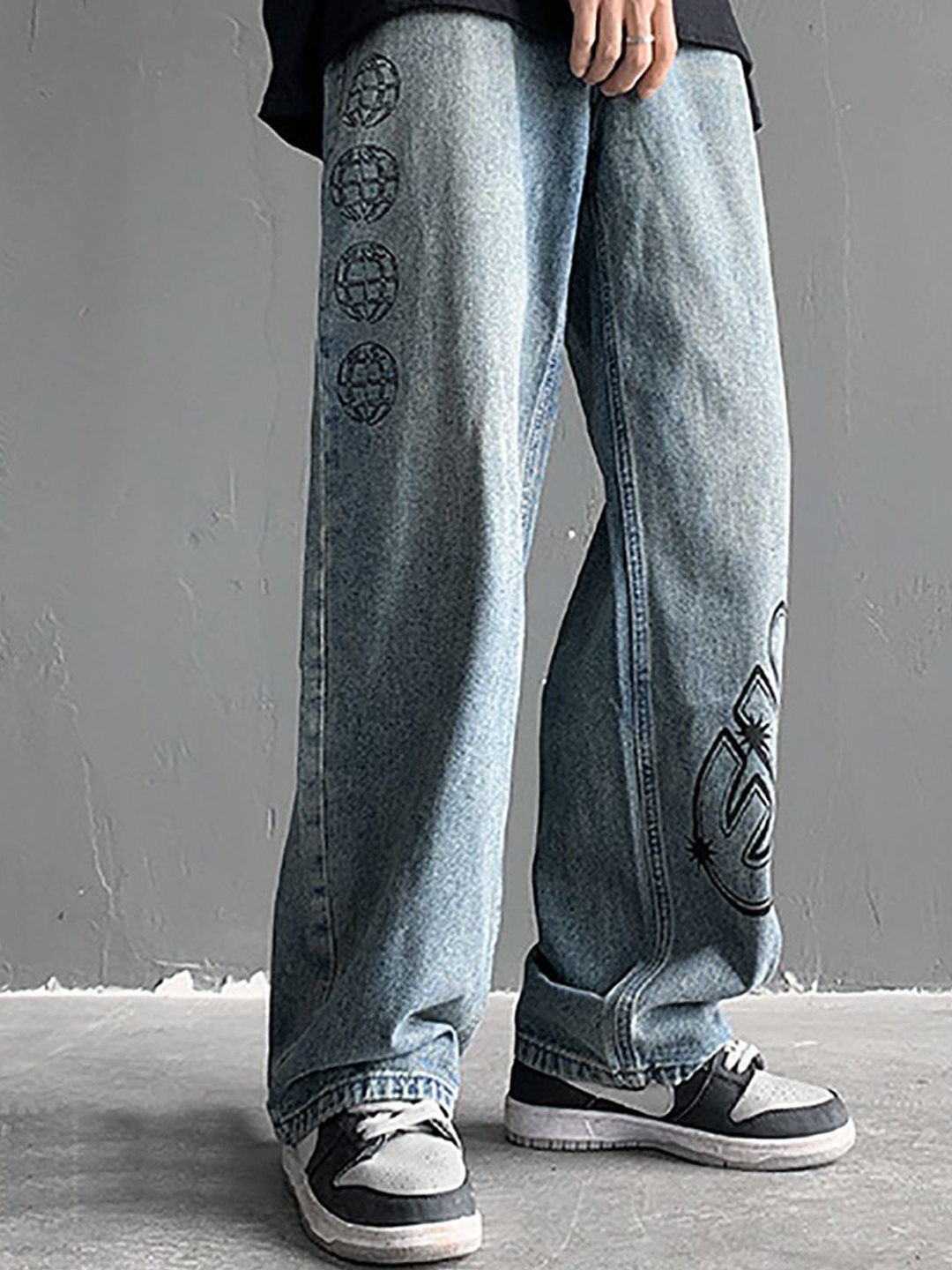 

StyleCast x Revolte Men Relaxed Fit Light Fade Jeans, Khaki