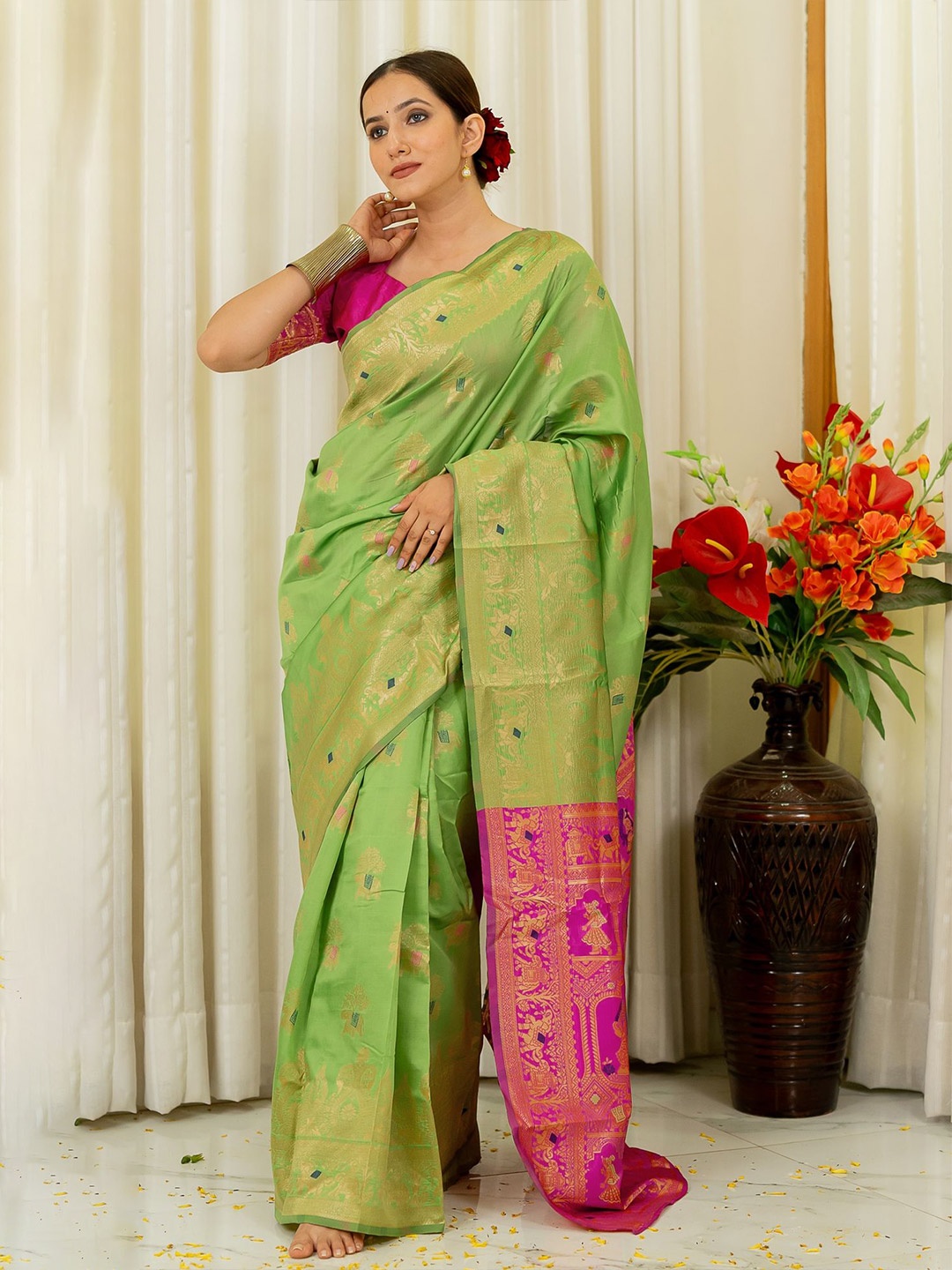 

Subham Woven Design Zari Silk Blend Banarasi Saree, Green