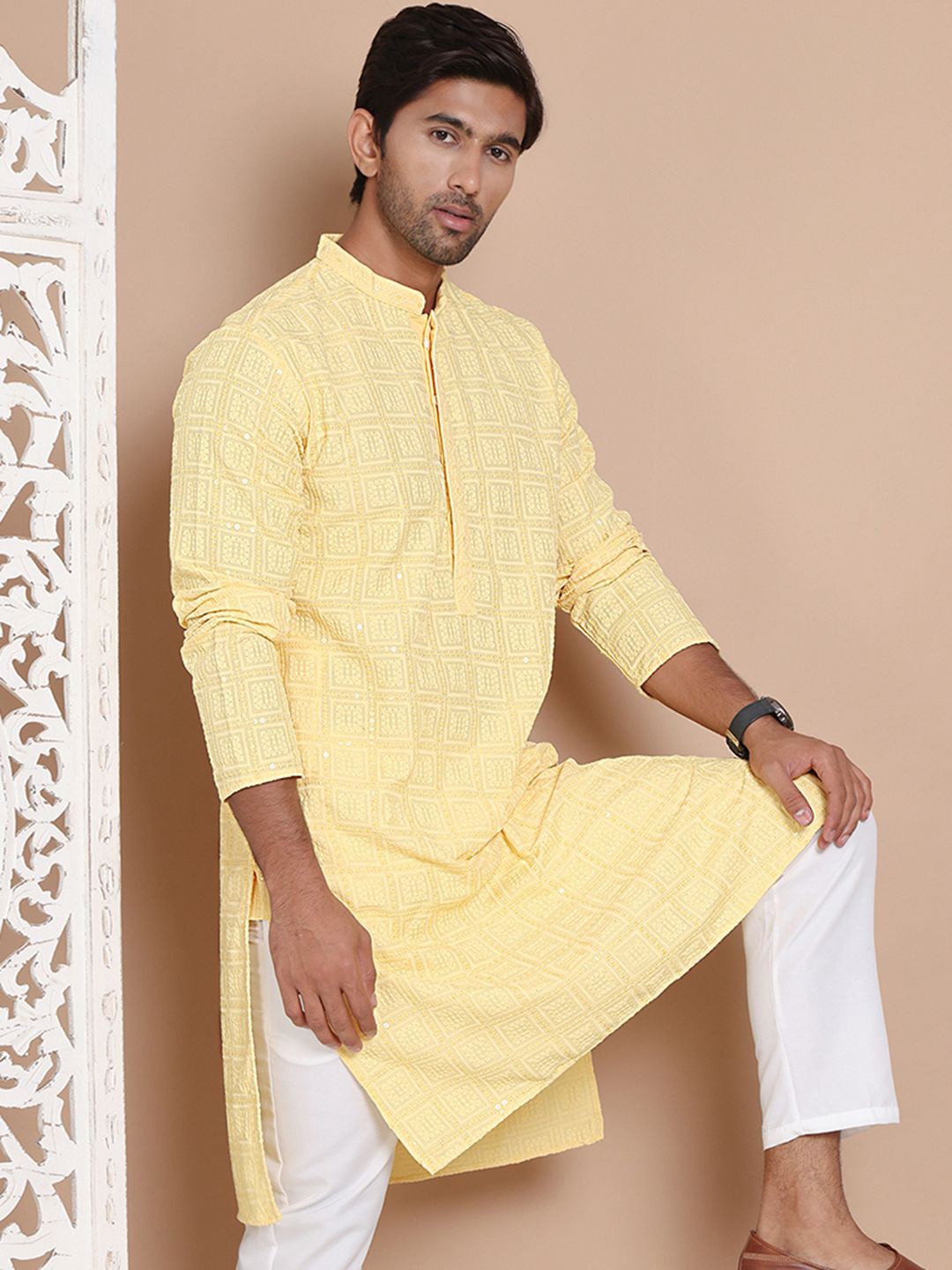 

Jompers Men Geometric Embroidered Sequinned Kurta, Yellow
