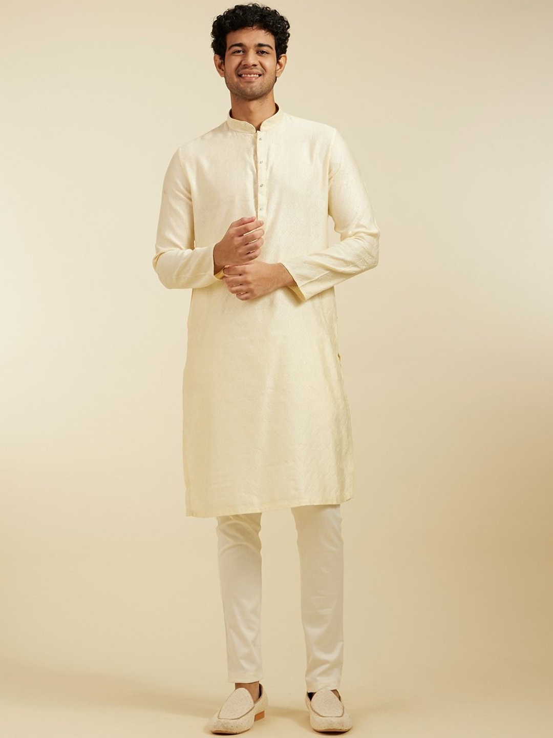 

Diwas by Manyavar Geometric Embroidered Sequinned Mandarin Collar Straight Kurta, Cream