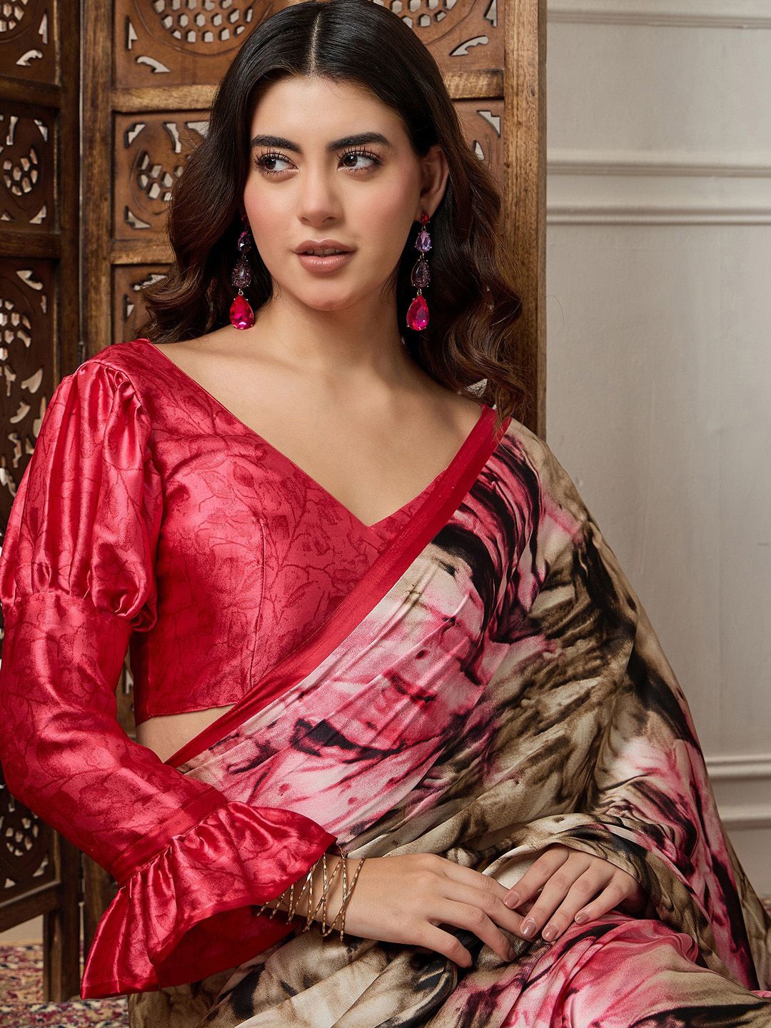 

Sangria Printed Saree With Blouse Piece, Beige