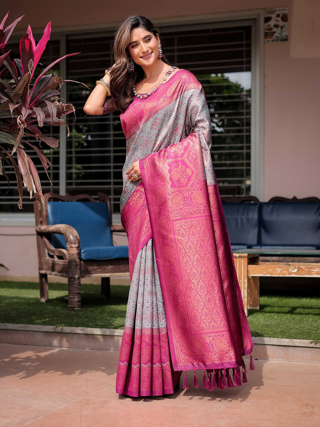 

Kandora Woven Design Zari Pure Silk Banarasi Saree, Grey