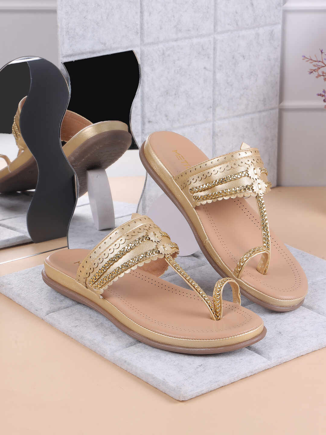 

Metro Women Open Toe Flats with Buckles, Gold